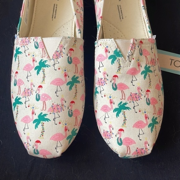 Brand New Toms Natural Holiday Flamingos Tropical Christmas Slip On Shoes Casual - Picture 3 of 15